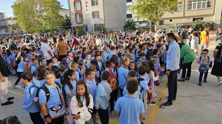 Öğretmenler Gününü kutlama görevleri o öğretmenlere verilecek 1